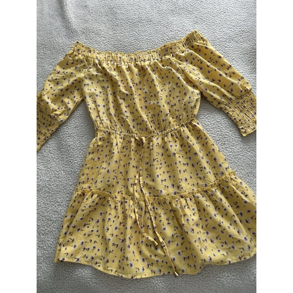 Hint Of Blush Yellow Ditsy Flower Off the shoulder Short Sleeve Mini Dress Sz M